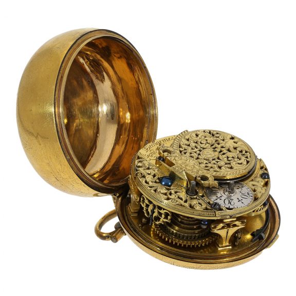 English verge pocket watch in a tortoiseshell case Circa 1700 English verge pocket watch in a tortoiseshell case Circa 1700