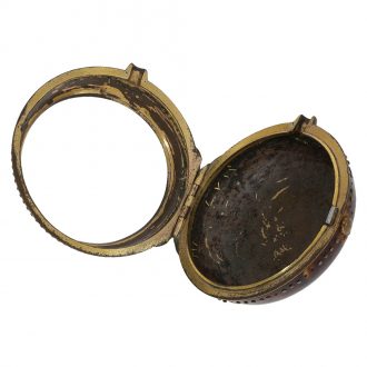 English verge pocket watch in a tortoiseshell case Circa 1700