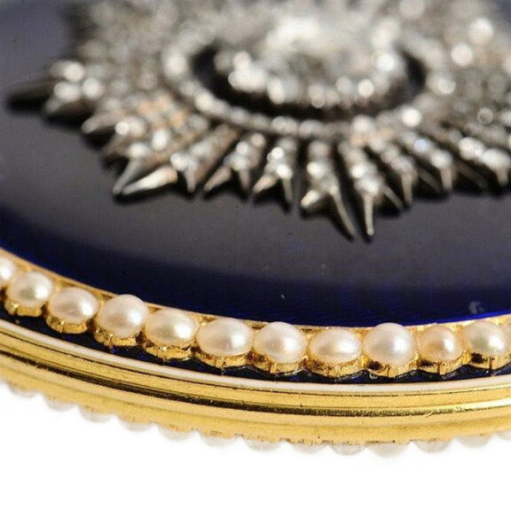 English exquisite large diamond- and pearl-set watch Circa 1800 English exquisite large diamond- and pearl-set watch Circa 1800