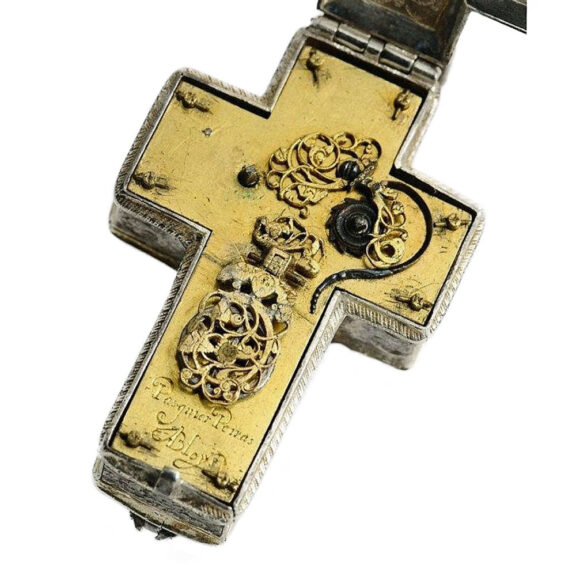 French rare one-handed crucifix pendant watch Circa 1600 French rare one-handed crucifix pendant watch Circa 1600