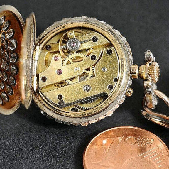 French diamond-set watch with matching brooch Circa 1900 French diamond-set watch with matching brooch Circa 1900