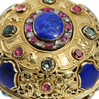 Fine gold verge with Queen Anne’s Coat of Arms Circa 1700