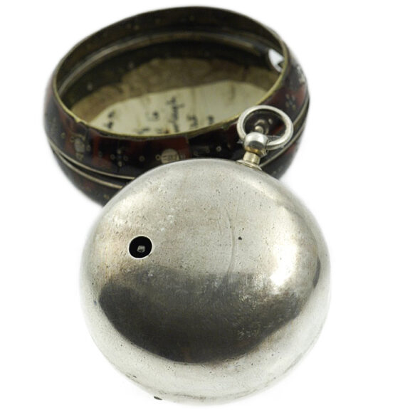 English pair-cased watch with silver champlevé dial Circa 1695 English pair-cased watch with silver champlevé dial Circa 1695