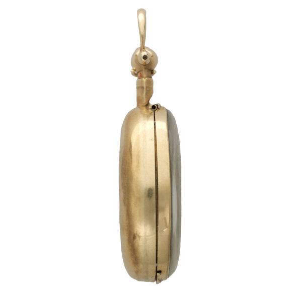 English 18K gold pocket watch from the early 19th century English 18K gold pocket watch from the early 19th century