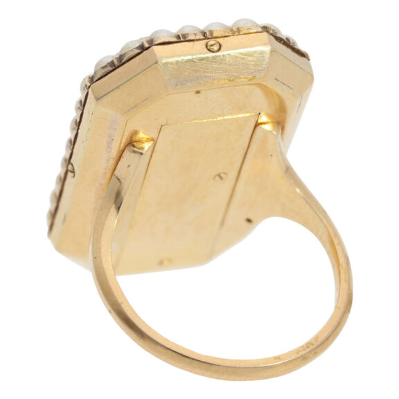 Swiss gold ring watch made for the Chinese market Circa 1810 Swiss gold ring watch made for the Chinese market Circa 1810