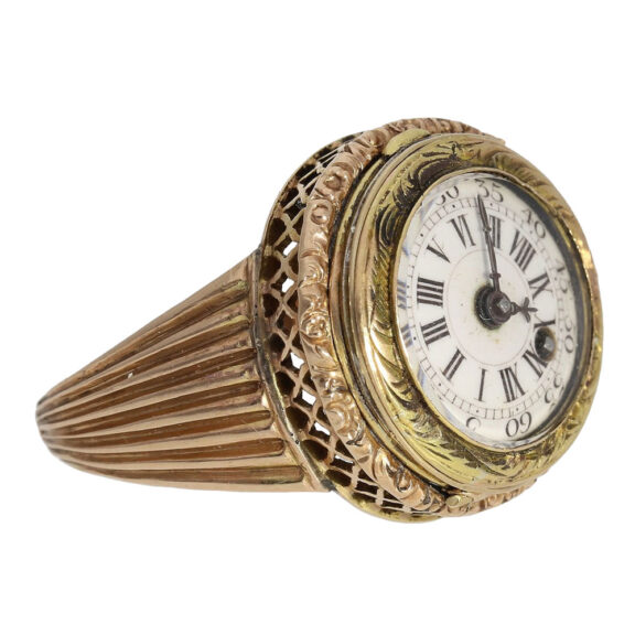 French rose and yellow gold Louis XV ring watch Circa 1770 French rose and yellow gold Louis XV ring watch Circa 1770