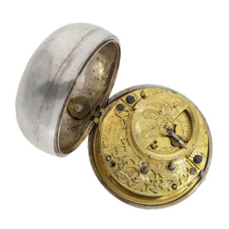 English oignon watch with mock pendulum and date Circa 1697