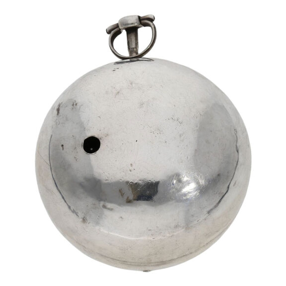 English oignon watch with mock pendulum and date Circa 1697 English oignon watch with mock pendulum and date Circa 1697