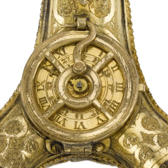 German watch and powder-flask in antler-shaped case Circa 1570 German watch and powder-flask in antler-shaped case Circa 1570
