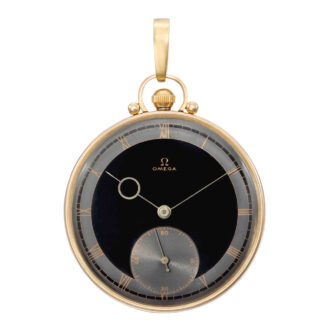 Attractive Swiss gold lever with two-tone black dial Circa 1941