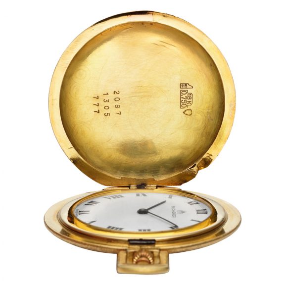 Extra flat Swiss 18K gold hunting cased lever watch Circa 1940 Extra flat Swiss 18K gold hunting cased lever watch Circa 1940