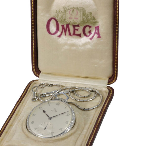 Thin Swiss platinum and diamond-set lever Art Deco watch Circa 1926 Thin Swiss platinum and diamond-set lever Art Deco watch Circa 1926
