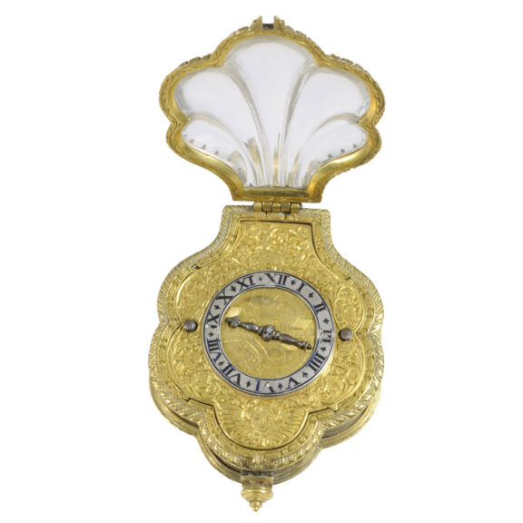French rock crystal shell-shaped one-handed pendant watch Circa 1600 French rock crystal shell-shaped one-handed pendant watch Circa 1600
