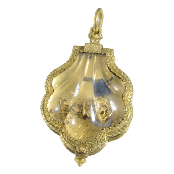 French rock crystal shell-shaped one-handed pendant watch Circa 1600 French rock crystal shell-shaped one-handed pendant watch Circa 1600