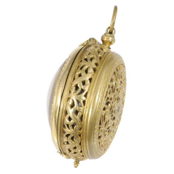 German fire gilt one-handed pendant watch with self-strike Circa 1600 German fire gilt one-handed pendant watch with self-strike Circa 1600