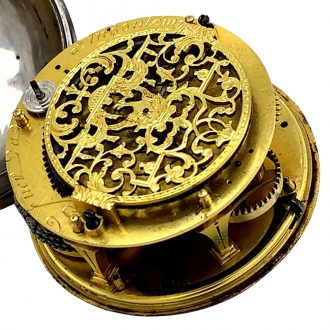 Impressive French silver oignon watch with central winding Circa 1690