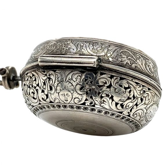 Rare Swiss silver quarter repeating verge oignon watch Circa 1710 Rare Swiss silver quarter repeating verge oignon watch Circa 1710