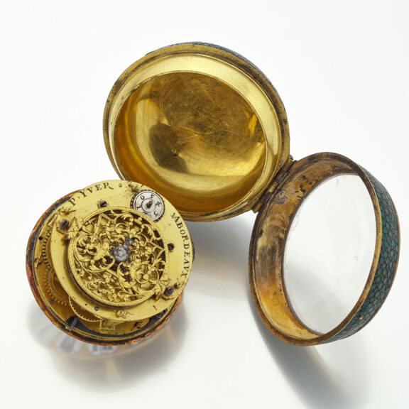 French single-handed Oignon in a shagreen case Circa 1690 French single-handed Oignon in a shagreen case Circa 1690