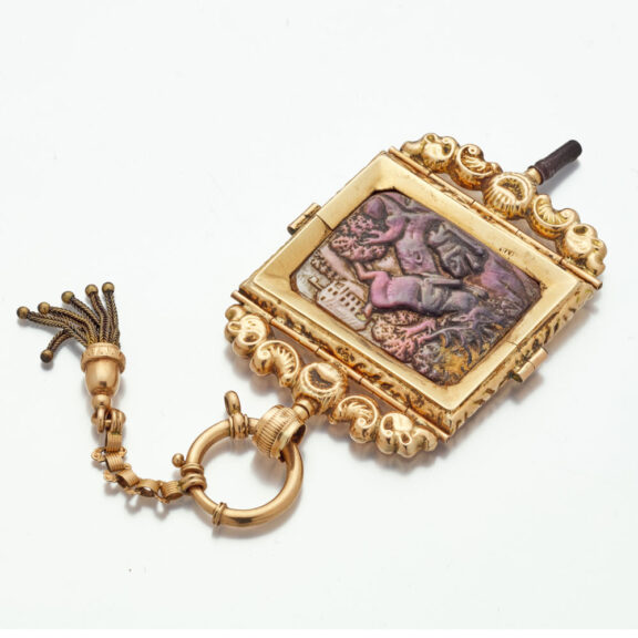 Gold key with mother of pearls and hunting scene 19th Century Gold key with mother of pearls and hunting scene 19th Century