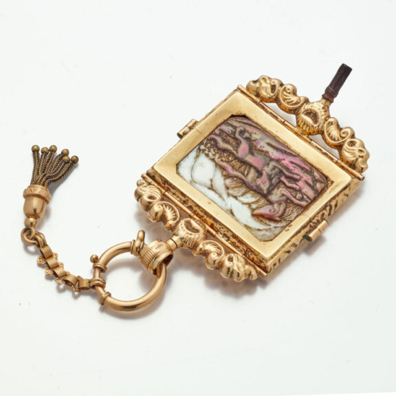 Gold key with mother of pearls and hunting scene 19th Century Gold key with mother of pearls and hunting scene 19th Century