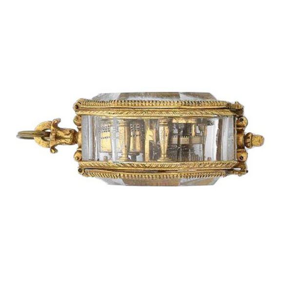 Side octagonal gilt-metal and rock crystal watch Circa 1630 Side octagonal gilt-metal and rock crystal watch Circa 1630