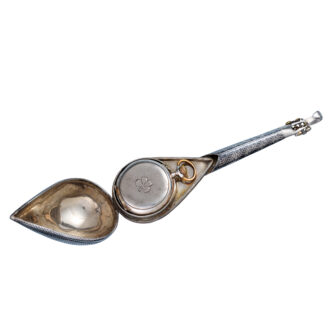 Swiss silver niëllo cylinder in the form of a lute Circa 1880 Swiss silver niëllo cylinder in the form of a lute Circa 1880