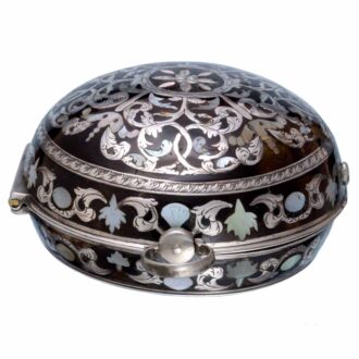 English verge in fine silver and tortoiseshell pair cases Circa 1695