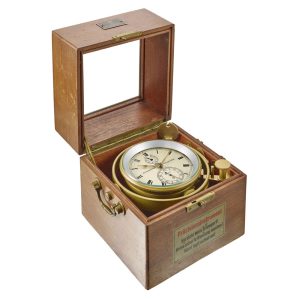 Fine German marine chronometer with power reserve Circa 1940