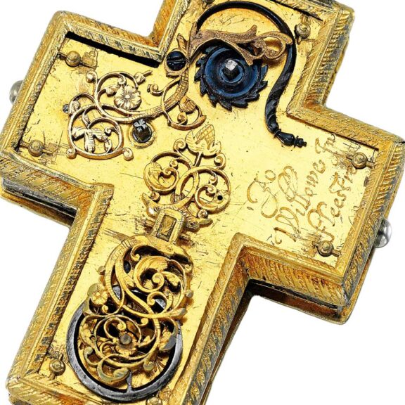 Open back rare and early silver gilt-metal cruciform watch Circa 1625-1630 Open back rare and early silver gilt-metal cruciform watch Circa 1625-1630