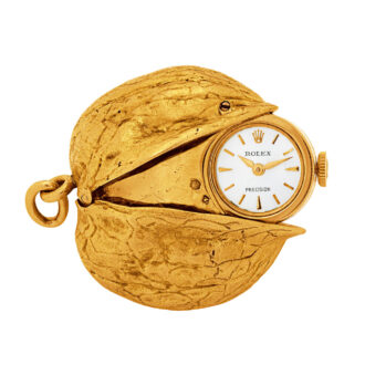 Swiss 18 Carat yellow gold watch in the form of a walnut Circa 1950