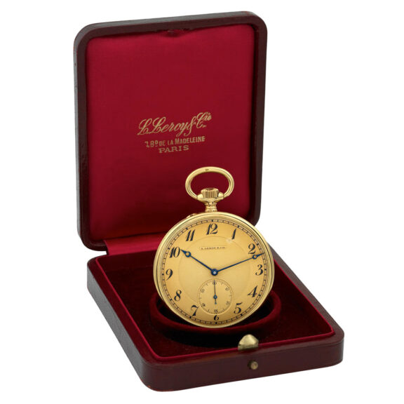 Elegant Swiss gold watch engraved with coat of arms Circa 1920