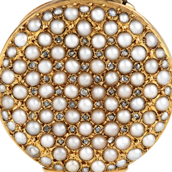 Swiss 18K gold watch decorated with pearl and diamond Circa 1900 Swiss 18K gold watch decorated with pearl and diamond Circa 1900