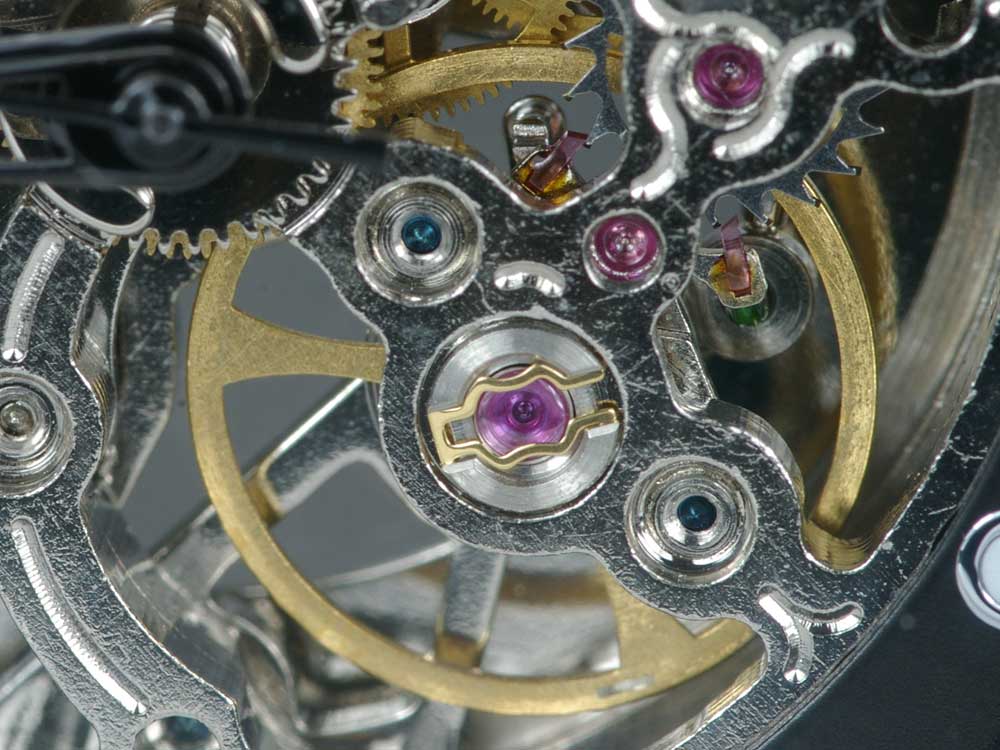 A high number of jewels reduce friction