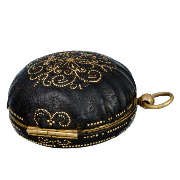 French mock pendulum oignon with pique decorated case Circa 1695 French mock pendulum oignon with pique decorated case Circa 1695